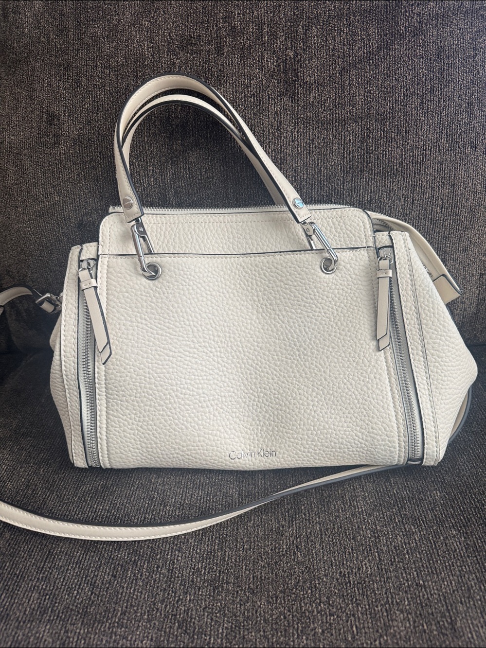 Calvin Klein cream purse with crossbody straps and handle - Picture 7 of 7